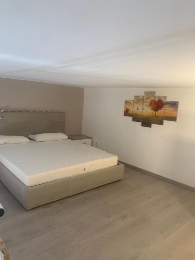 Odeon Apartment In Centro A Ліворно Екстер'єр фото