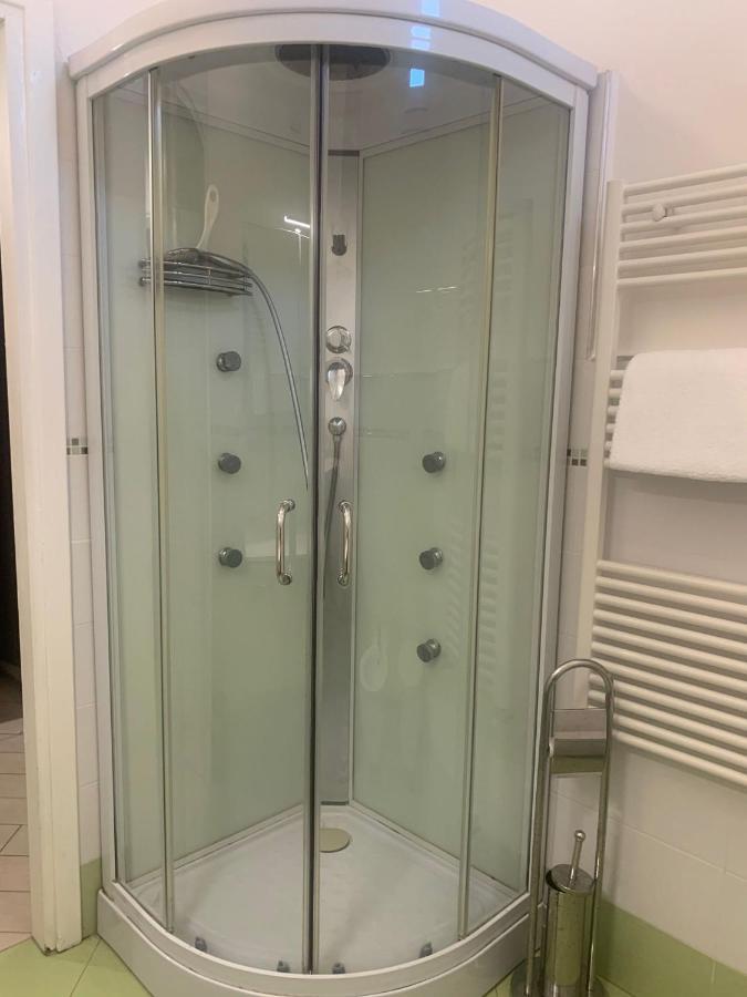 Odeon Apartment In Centro A Ліворно Екстер'єр фото